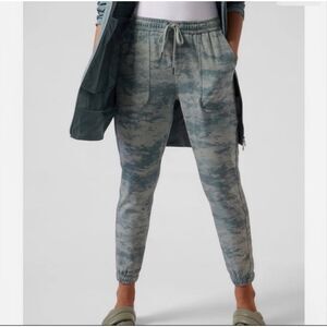 Athleta Farallon joggers size XS in fog color